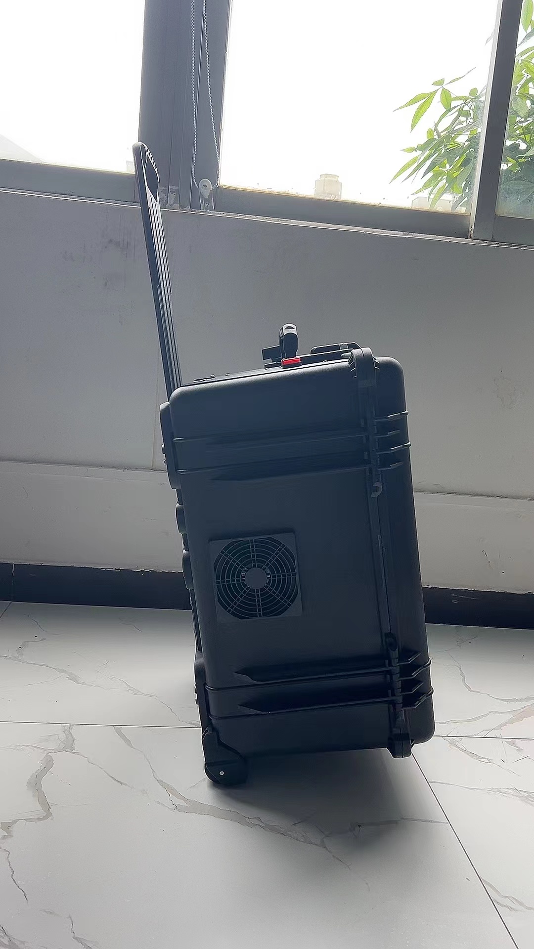 杂多手拉箱型移动通信干扰器